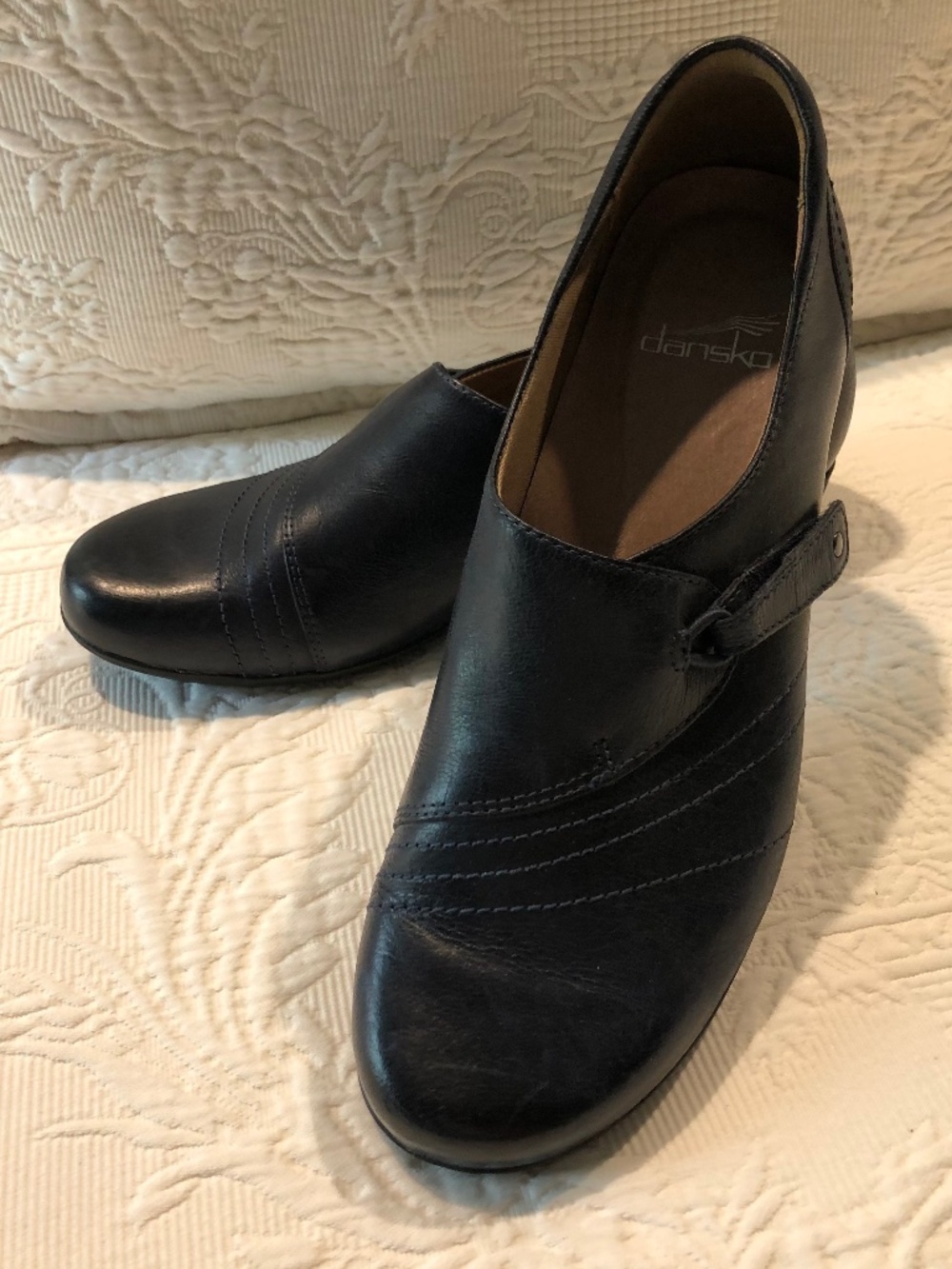 Women’s NAVY Dansko comfort flats Size 39